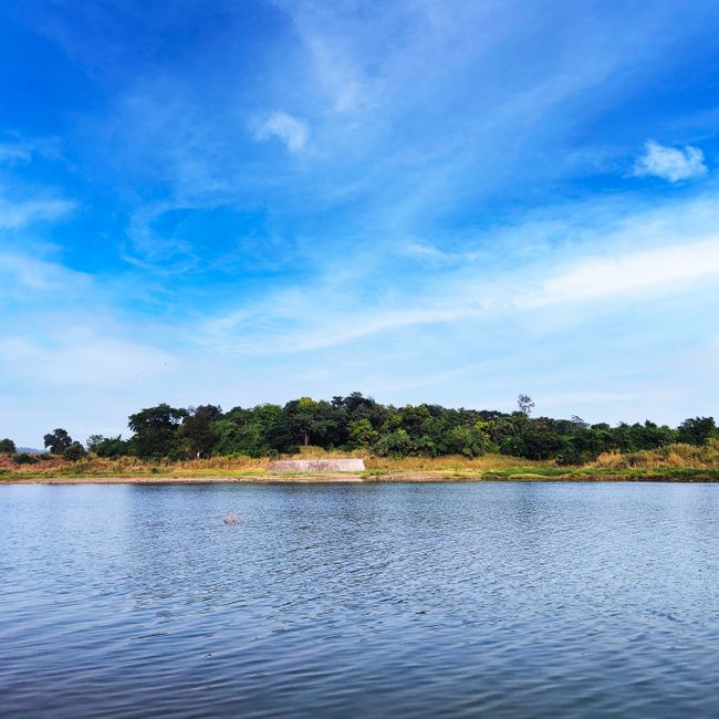 Detail Gambar Waduk Dengan Langit Biru Number 10