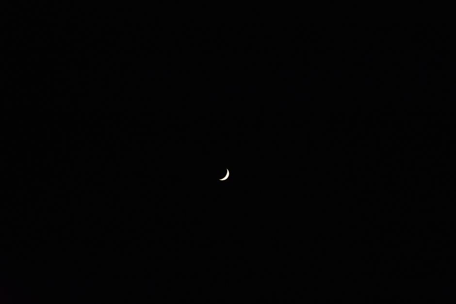 Detail Foto Langit Malam Dengan Bulan Number 14