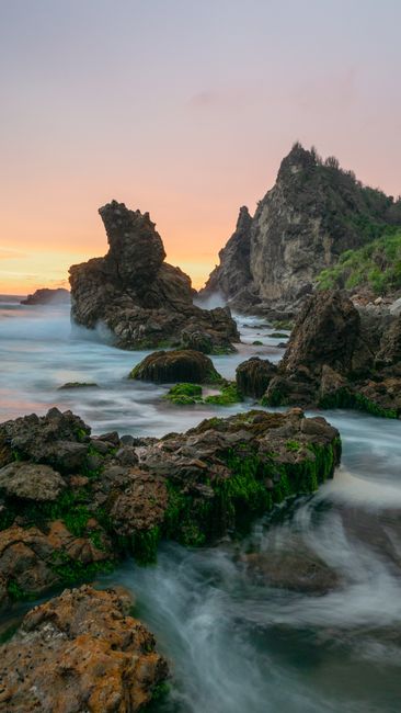 Detail Gambar Pantai Dan Batu Karang Number 15