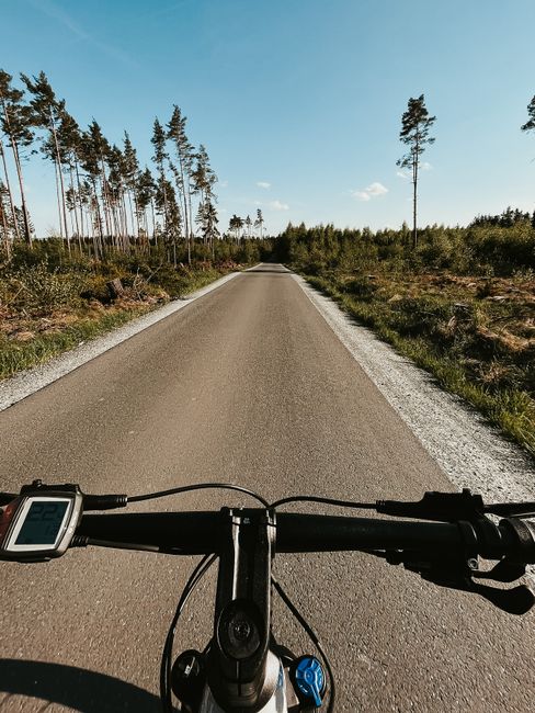 Elektrofahrrad Auf Landstrasse Bild Adfc