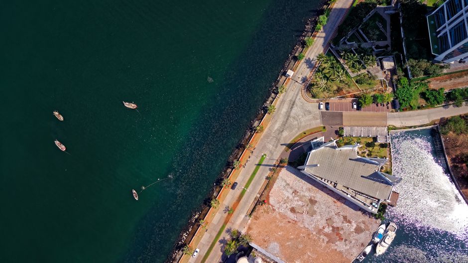 Detail Foto Aerial Pantai Pasir Putih Number 2
