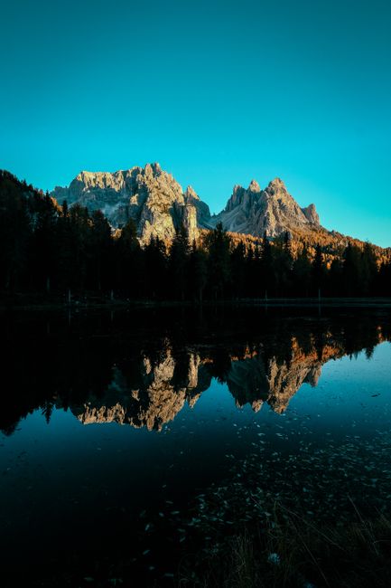Detail Foto Danau Refleksi Gunung Number 8