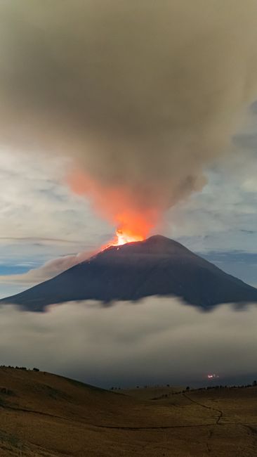 Detail Gambar Gunung Berapi Yang Aktif Number 15