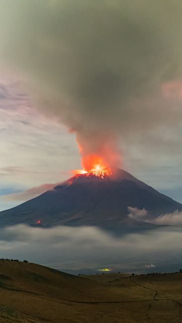 Detail Gambar Gunung Berapi Yang Aktif Number 16