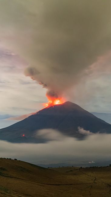 Detail Gambar Gunung Berapi Yang Aktif Number 14