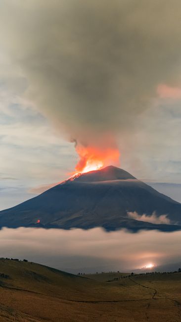 Detail Gambar Gunung Berapi Yang Aktif Number 17
