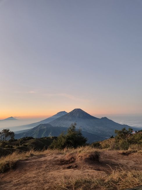 Detail Foto Panorama Gunung Saat Sunrise Number 10