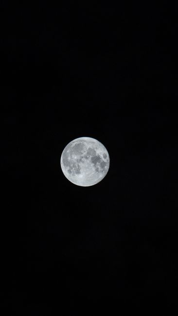 Detail Foto Langit Malam Dengan Bulan Number 9