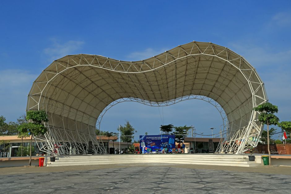 Detail Foto Aerial Pantai Pasir Putih Number 3