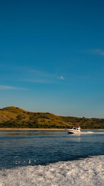 Detail Gambar Waduk Dengan Langit Biru Number 19