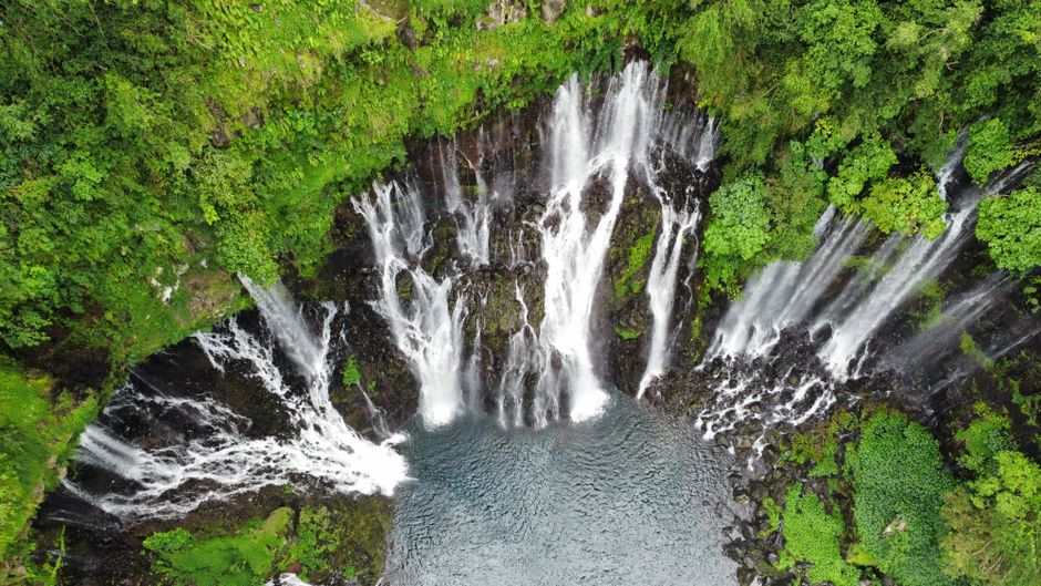Detail Foto Air Terjun Dari Sudut Drone Number 15