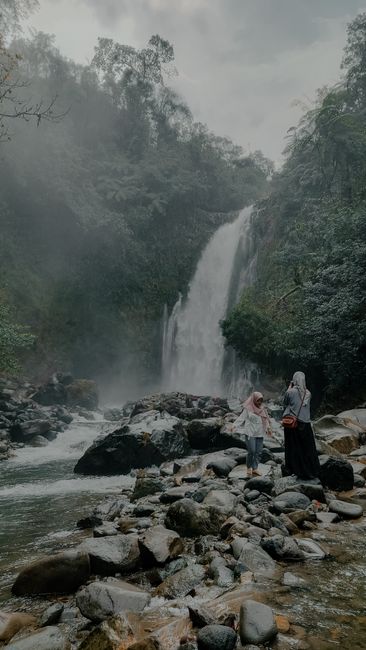 Detail Foto Air Terjun Di Pegunungan Number 7