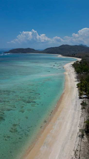 Detail Foto Aerial Pantai Pasir Putih Number 11