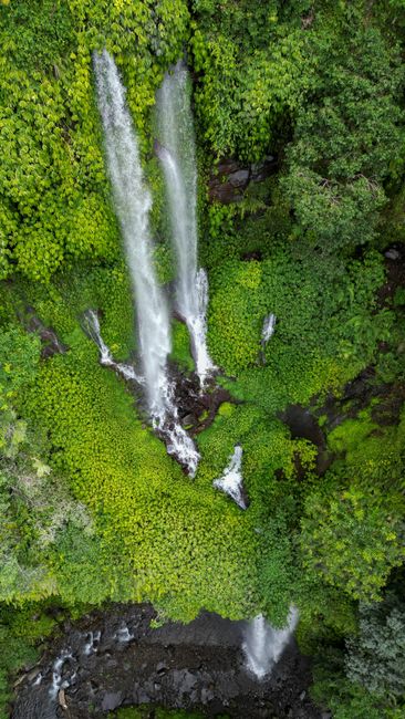 Detail Foto Air Terjun Dari Sudut Drone Number 3
