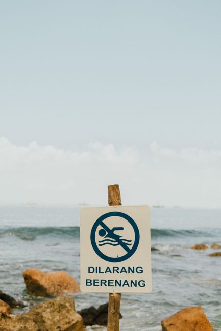 Wallpaper Pulau Dan Laut Biru