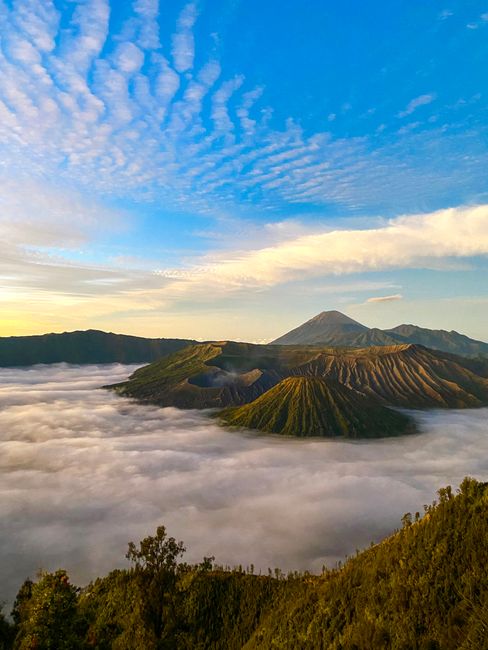 Detail Gambar Gunung Tertinggi Di Indonesia Number 14