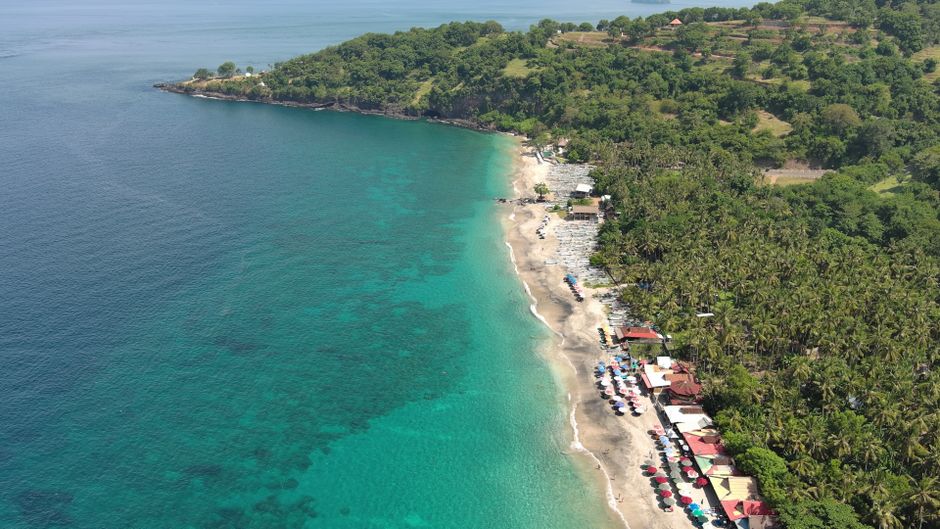 Detail Foto Aerial Pantai Pasir Putih Number 14