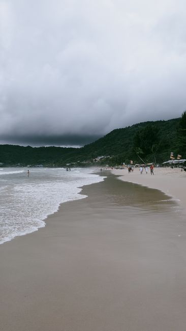 Detail Gambar Pantai Dengan Langit Mendung Number 5