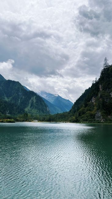 Detail Gambar Danau Kartun Yang Indah Number 10