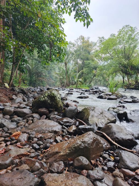 Detail Foto Sungai Berbatu Yang Estetik Number 8