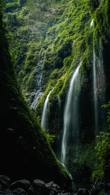 Detail Foto Air Terjun Di Pegunungan Number 15