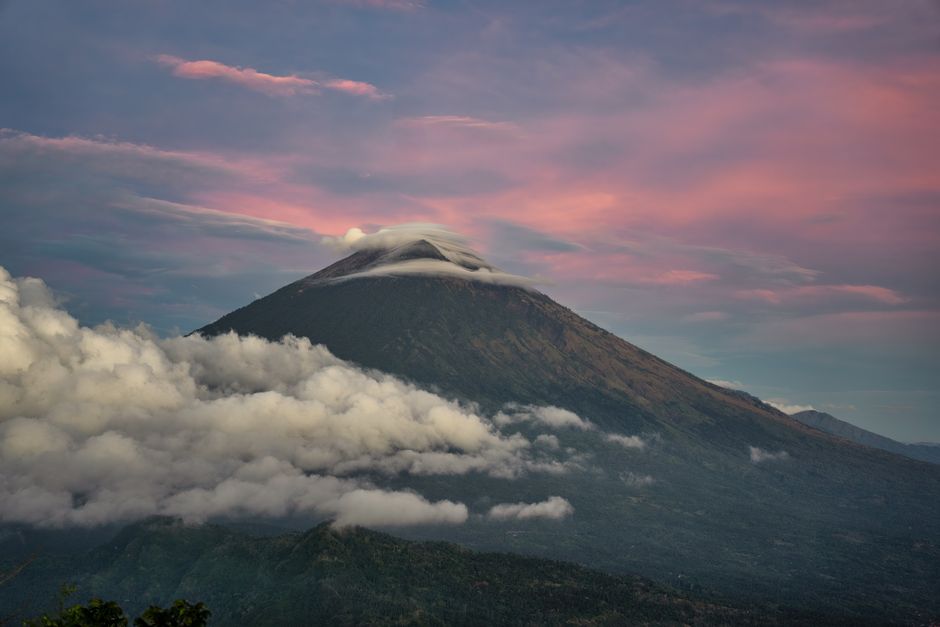 Detail Gambar Gunung Tertinggi Di Indonesia Number 3