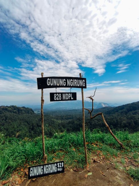 Background Gunung Untuk Desain Poster