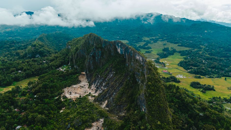 Detail Gambar Gunung Tertinggi Di Indonesia Number 18