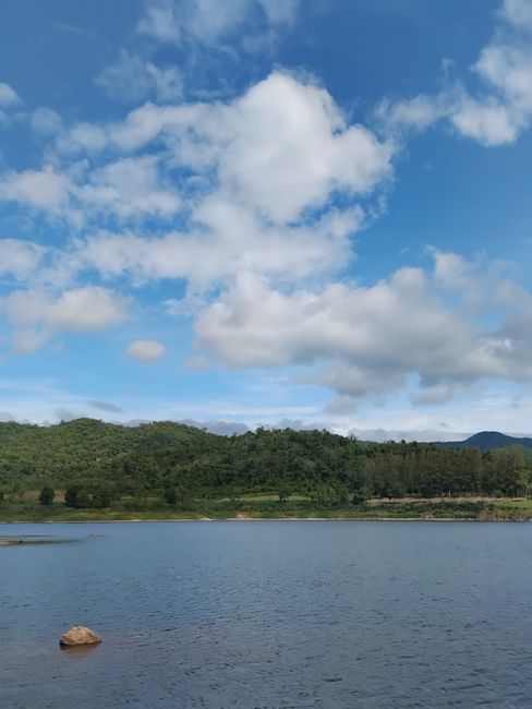 Detail Gambar Waduk Dengan Langit Biru Number 7