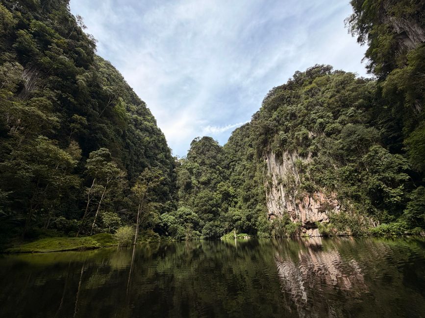 Detail Foto Danau Refleksi Gunung Number 4