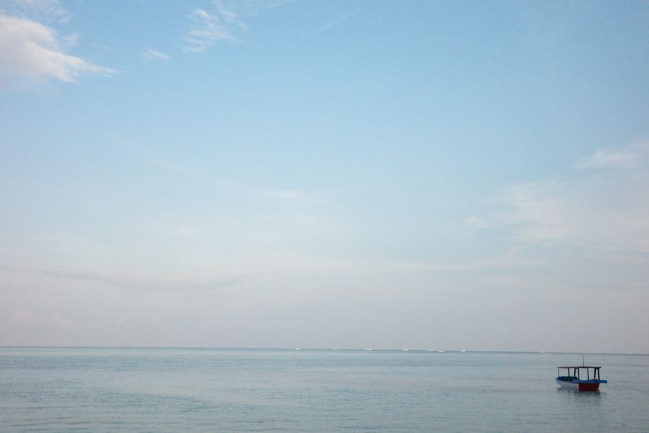 Detail Foto Laut Tenang Saat Pagi Number 9