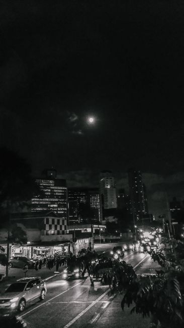 Detail Foto Langit Malam Dengan Bulan Number 7