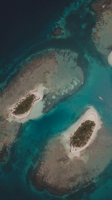 Detail Gambar Pulau Kecil Dari Udara Number 20