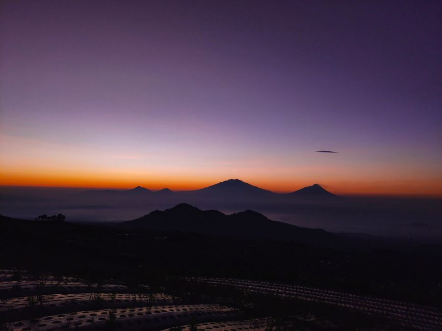 Detail Foto Panorama Gunung Saat Sunrise Number 8