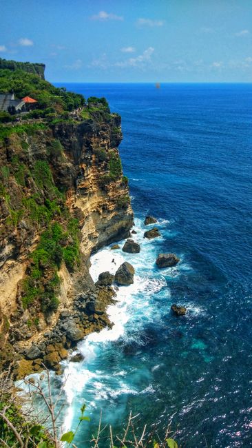 Detail Gambar Tebing Laut Yang Indah Number 11