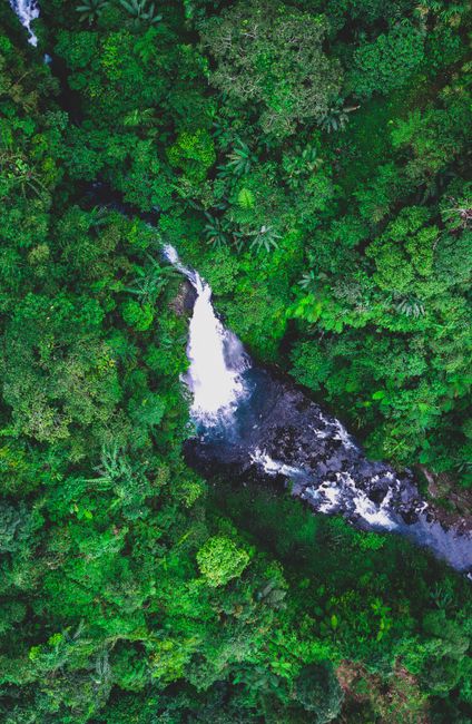 Detail Foto Air Terjun Dari Sudut Drone Number 14