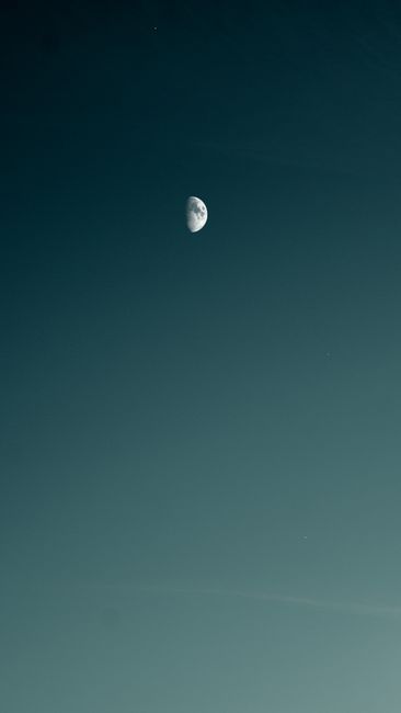 Detail Foto Langit Malam Dengan Bulan Number 20