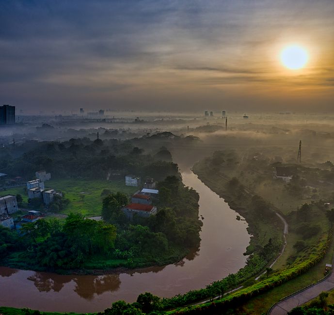 Detail Gambar Sungai Saat Pagi Berkabut Number 5