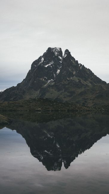 Detail Foto Danau Refleksi Gunung Number 2