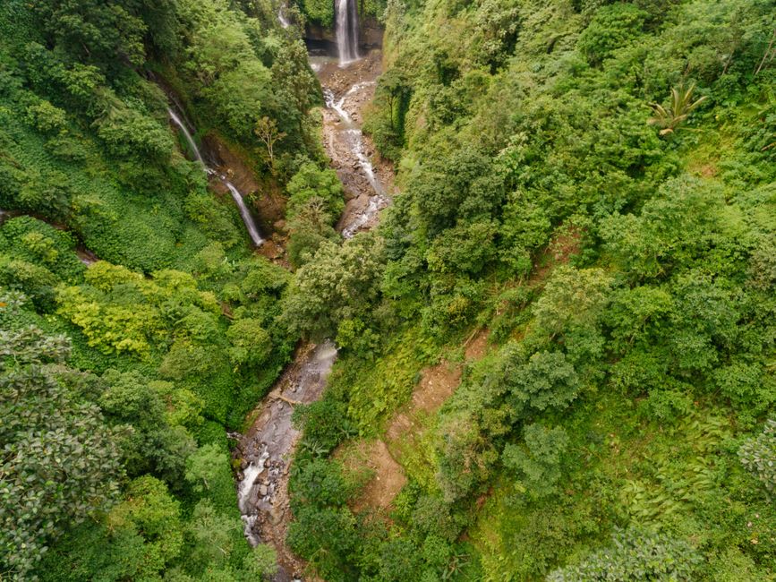 Detail Foto Air Terjun Dari Sudut Drone Number 17