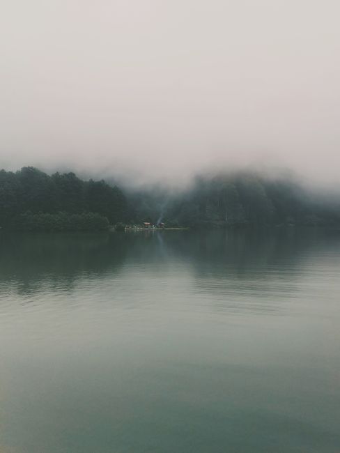 Detail Gambar Kabut Di Atas Danau Number 5
