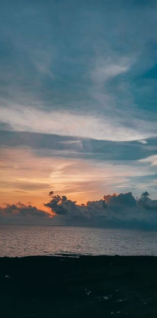 Detail Gambar Pantai Dengan Langit Mendung Number 16