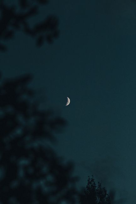 Detail Foto Langit Malam Dengan Bulan Number 11