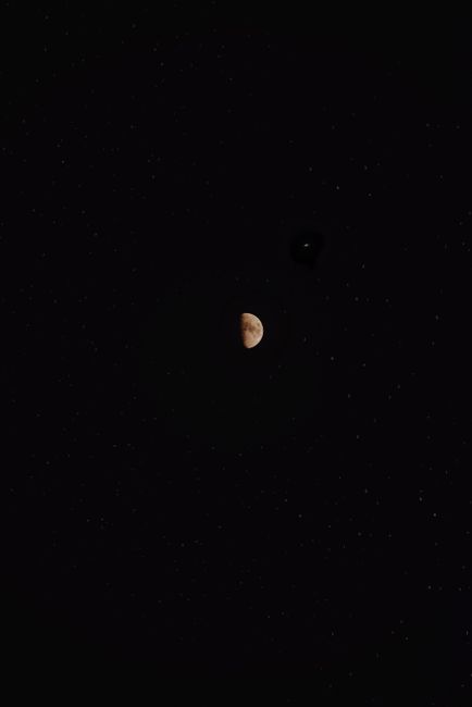 Detail Foto Langit Malam Dengan Bulan Number 2