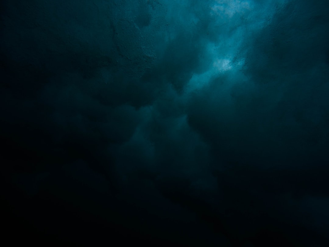 Dunkelblauer Nachthimmel Mit Wolken 5925