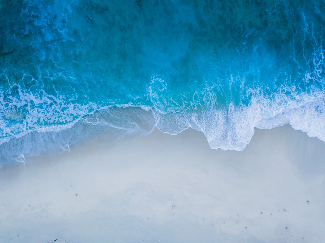 Wallpaper Pantai Aesthetic Warna Biru 2718