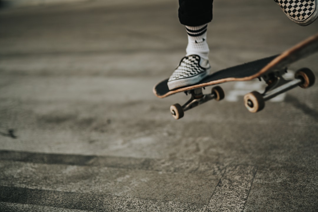 Jugendlicher Beim Skateboard Fahren Foto 7003