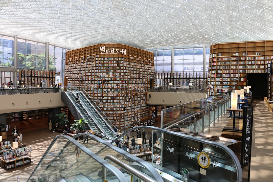 Oeffentliche Bibliothek Reise Inspiration Innenarchitektur Ca7e