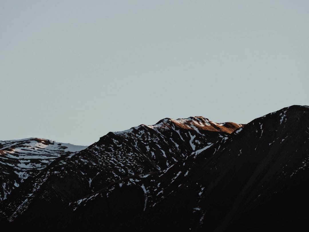 Detail Gambar Gunung Minimalis Hitam Putih Number 3
