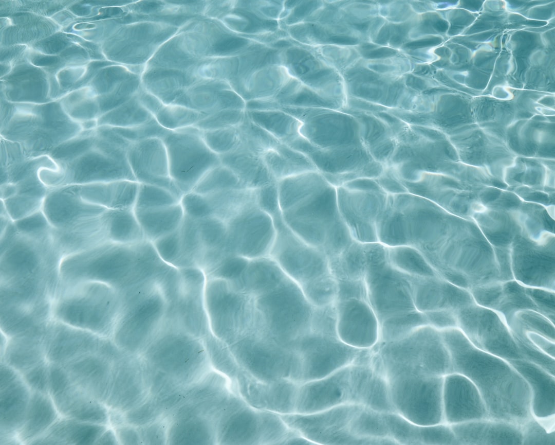 Klare Wasserwellen Als Natuerlicher Hintergrund 969e